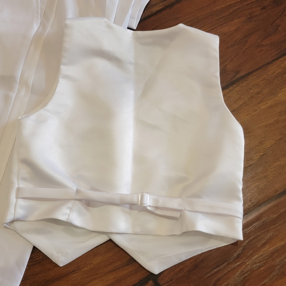 Peanut Butter Collection white suit - Picture 4 of 16